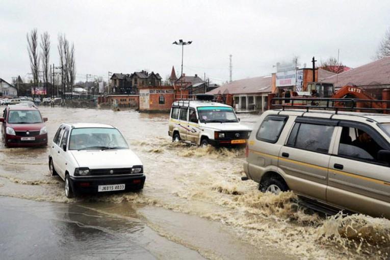 Rains continue to inundate interior lanes, roads in Old City